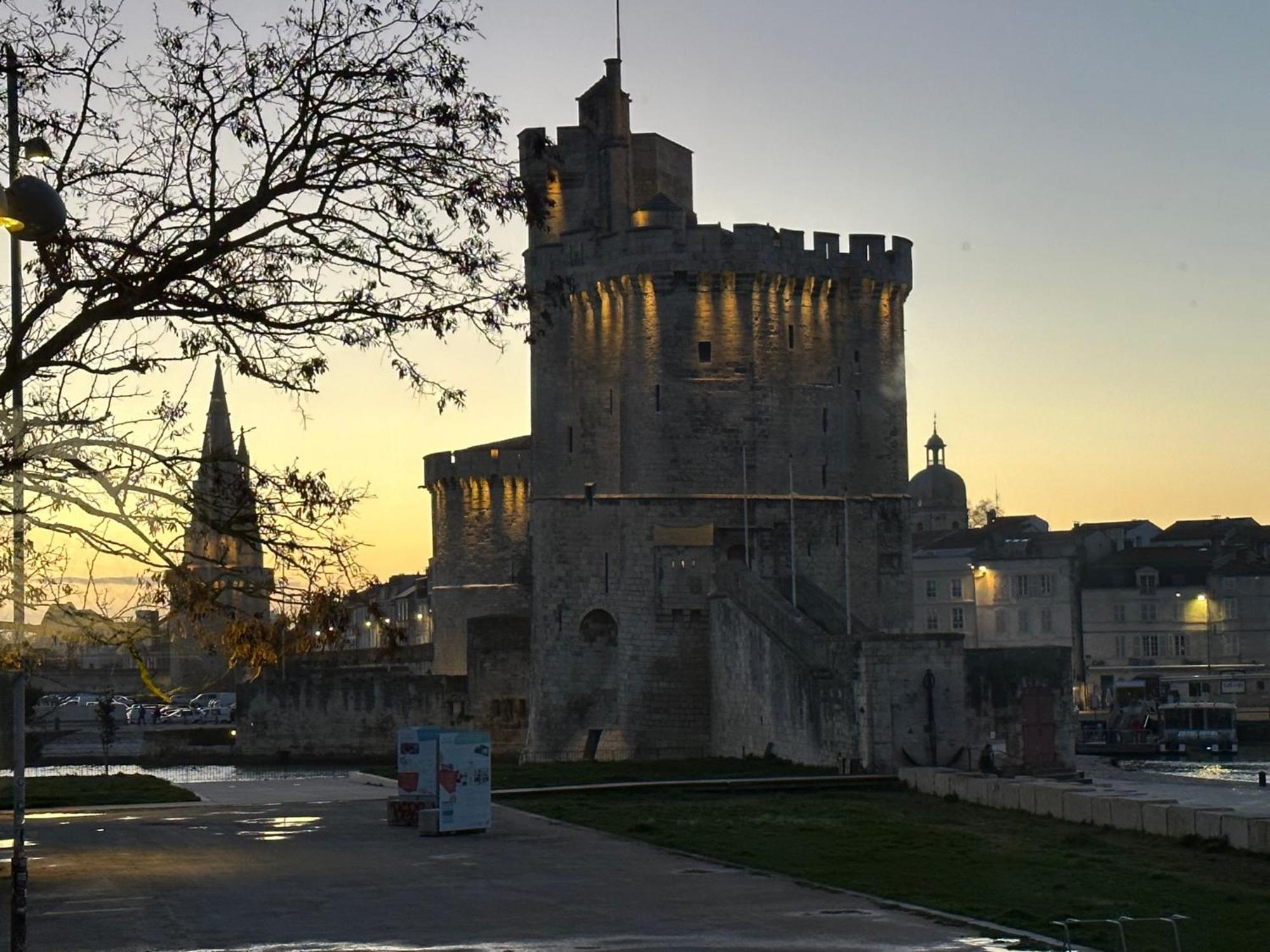 Les 3 Tours Et Parking Lägenhet La Rochelle  Exteriör bild